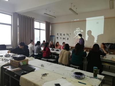 留學(xué)生體驗(yàn)中國(guó)傳統(tǒng)書(shū)法 龍湖印社文藝創(chuàng)作之旅